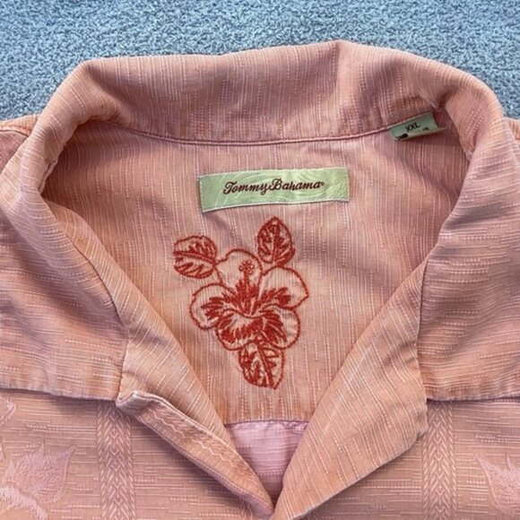Tommy Bahama 100% Silk Aloha Men’s Button Up Hawaiian Shirt Pink Hibiscus XXL - Picture 2 of 5